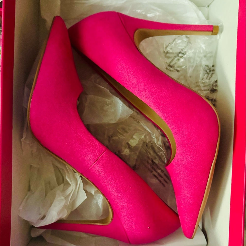 Elegant Pink Women's Heels (Shoe Dazzle)